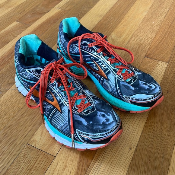 Brooks Adrenaline GTS 15 'New York City Marathon' (2014) Women’s 9 - Picture 2 of 8